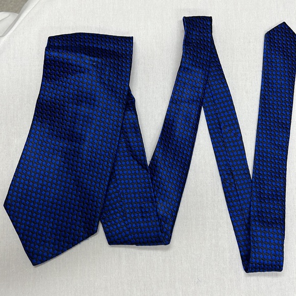 Vintage Bella Nova Neck Tie 100% Silk from Italy Hand Sewn in USA Blue Black - Picture 3 of 9